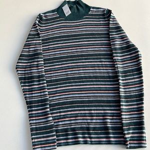 NWT GAP sweater. Size M.